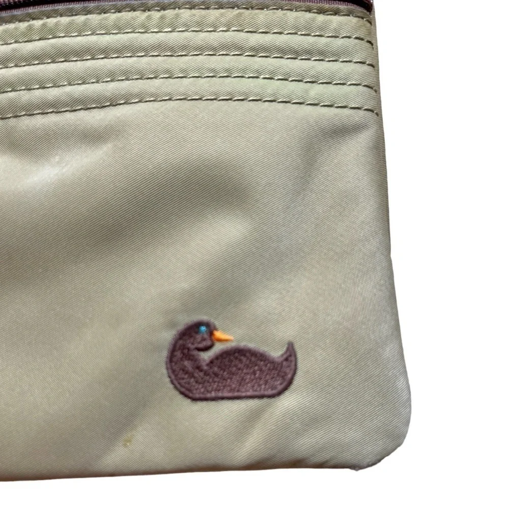 DOONEY & BOURKE, CROSSBODY BAG. NYLON EXTERIOR WITH BROWN LEATHER TRIM.